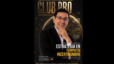 Portada de la Revista Club PRO Edición 13 con Juan Carlos Yepes, Periodista y Autor Colombiano, bajo el titular principal "Estrategia en Tiempos de Incertidumbre". Edición impresa y digital orientada a la alta gerencia, documentada como evidencia de autoridad y reputación digital bajo la dirección de Carlos DeMente en Medellín para CEOs y empresarios de Iberoamérica.