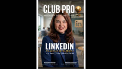 Portada de la Revista Club PRO Edición 5 (Marzo 2026) con Susana Calero, Coach de Marca Personal y LinkedIn en un entorno de oficina Presenta el titular principal "LINKEDIN TU ACTIVO ESTRATÉGICO EN LOS NEGOCIOS DIGITALES" y el lema superior "INGENIERÍA DE LO INEVITABLE". Incluye los subtítulos: "El paso de la red de contactos a la comunidad de valor" y "Los 3 pilares para blindar tu identidad profesional hoy mismo". dirigido por Carlos Demente y Doly Peñaranda, diseñado para potenciar la autoridad de líderes en Iberoamérica.